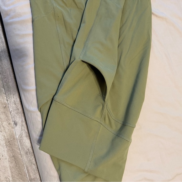 Fabletics PureLuxe Green Pocket Leggings - Picture 2 of 3